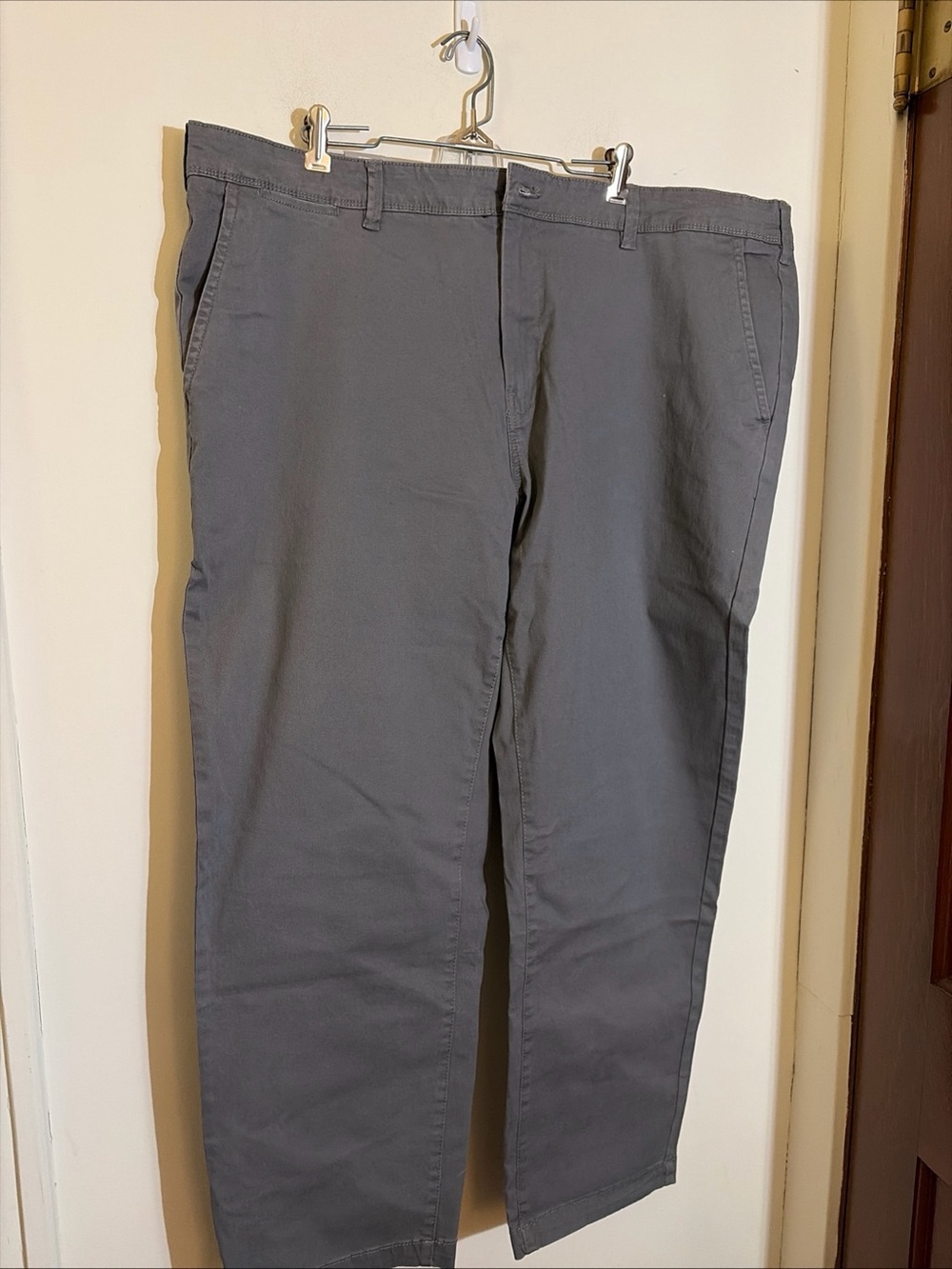 Falls Creek Men's Gray Straight-Fit Chino Pants